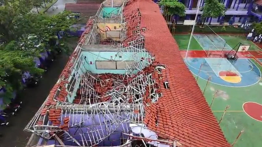 Atap Sman 2 Gunungputri Bogor Ambruk Usai Hujan Deras 3 Kelas Rusak