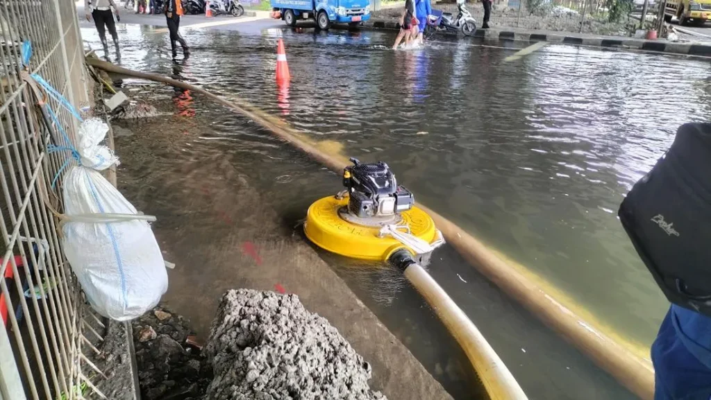 Dki Kerahkan 1 204 Pompa Untuk Sedot Banjir Di Jakarta