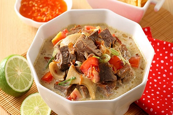 Kenikmatan Sederhana Dari Seporsi Soto Betawi Menggali Kekayaan Rasa Dalam Setiap Sendok