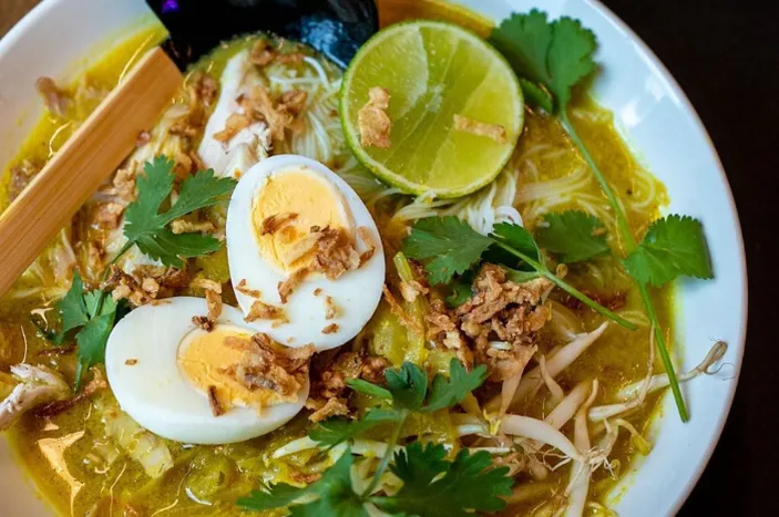 Mengapa Soto Ayam Tak Pernah Sepi Peminat Rahasia Kelezatan Abadi Dari Dapur Nusantara