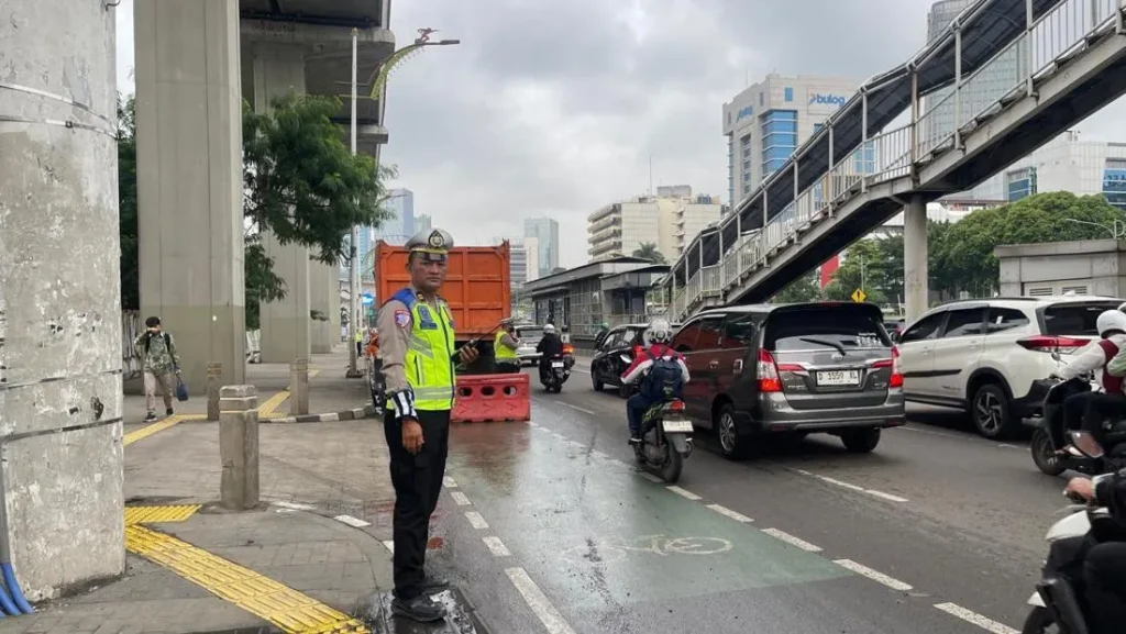 Truk Sampah Mogok Di Gatot Subroto Arah Kuningan Lalin Padat Pagi Ini