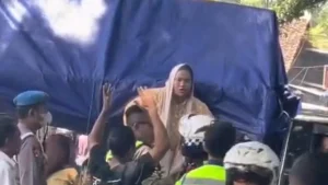 Viral Rombongan Wisatawan Anyer Protes Jalan Ditutup Coba Terobos Jalur