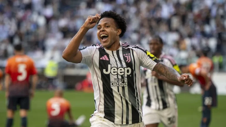 Juventus Taklukkan Genoa 2 0 Bianconeri Dekati Empat Besar