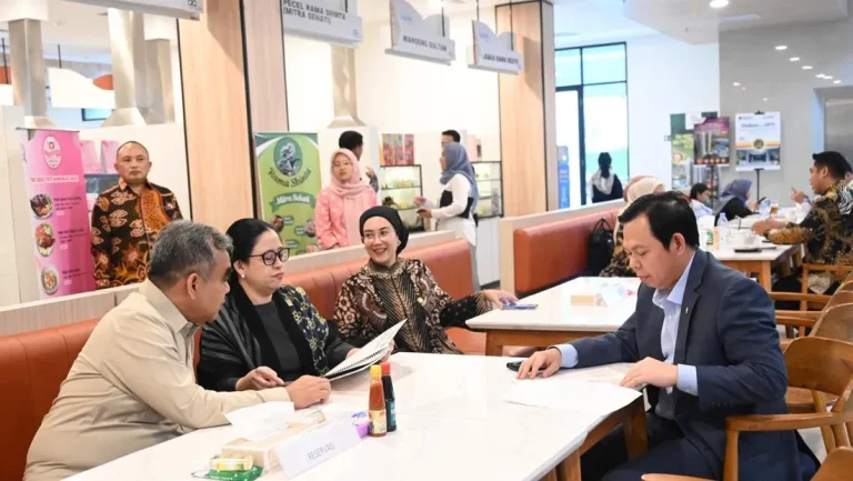 Pimpinan Mpr Dpr Dpd Makan Siang Di Kantin Diskusikan Geopolitik