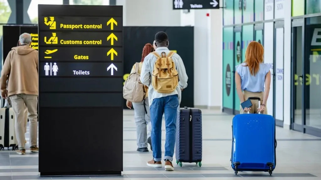 Dua Wna Terjatuh Dari Balkon Klia2 Satu Orang Tewas