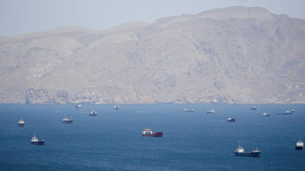 Iran Izinkan Puluhan Kapal China Lewati Selat Hormuz Sejak Rabu Malam