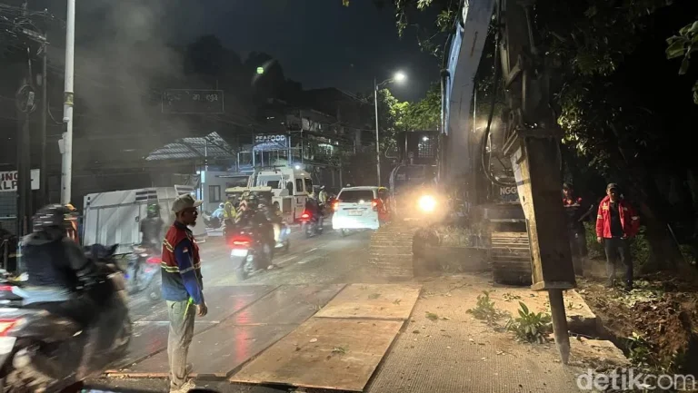 Lajur Kanan Lenteng Agung Arah Depok Dibongkar Perbaikan Jalan Amblas Dikebut