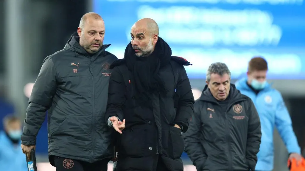 Terkuak Sosok Yang Diajak Bicara Pep Guardiola Saat Momen Viral
