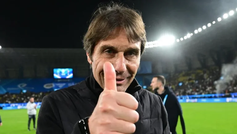 Conte Berpisah Dengan Napoli Kirim Pesan Singkat Di Media Sosial